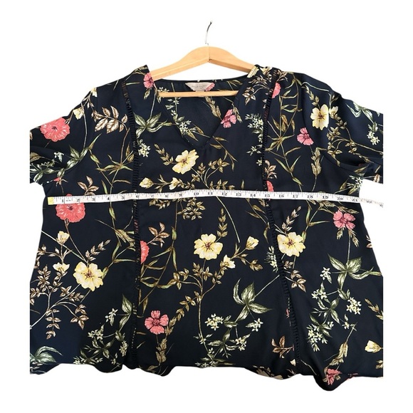 Belle + Sky Floral Bell Sleeve Blouse Size L Black Multicolor - Picture 5 of 8